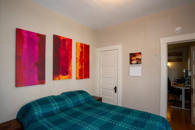 Building Photo - 3216 15th Ave S