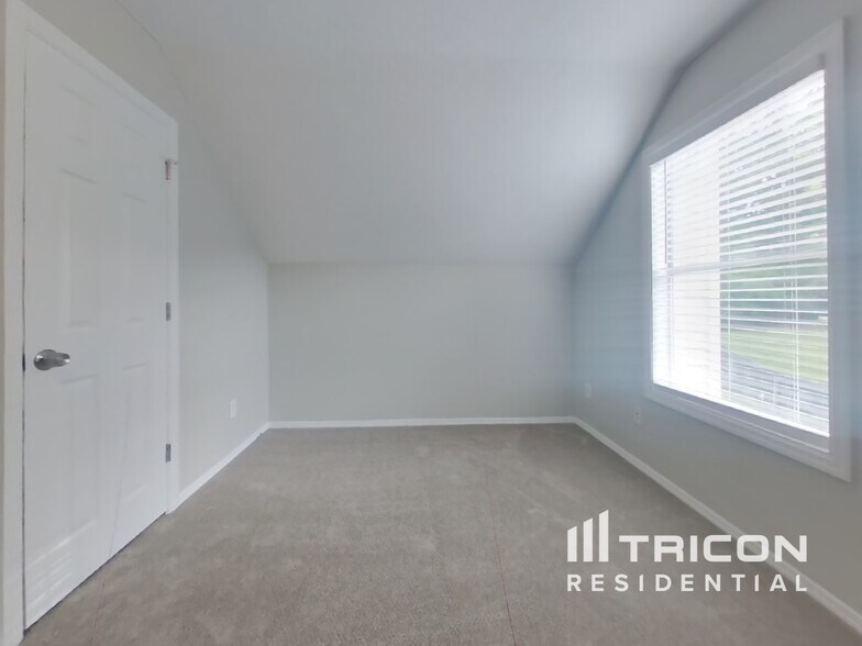 Building Photo - 3745 Talbot Ln
