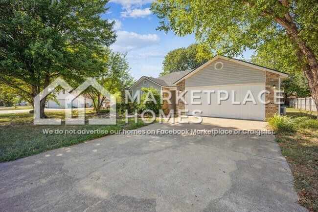 Building Photo - 490 Aster Ave