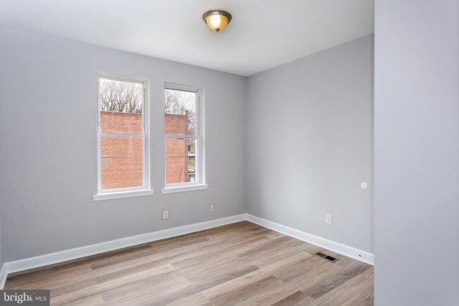 Building Photo - 3021 Wolcott Ave