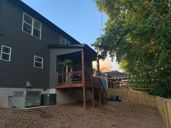 Building Photo - 1040 Harrison Way