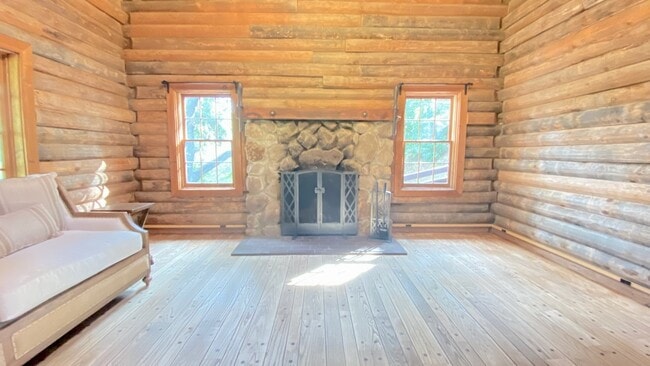 Building Photo - 615 Falls Dr