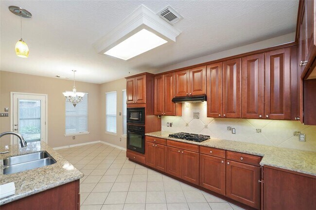 Building Photo - 8406 Oak Villa Ct