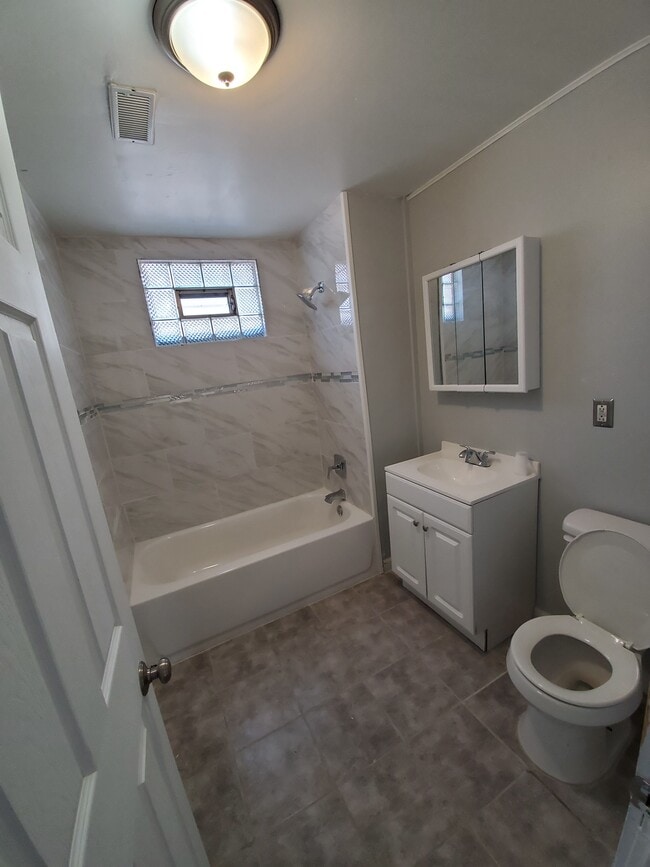 Building Photo - 2704 E 77th St