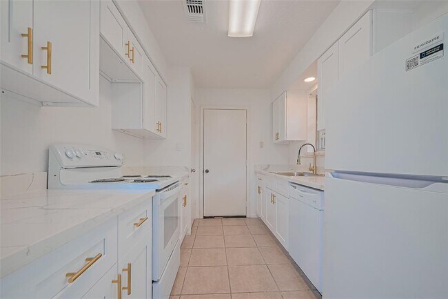 Building Photo - 719 Ramada Dr