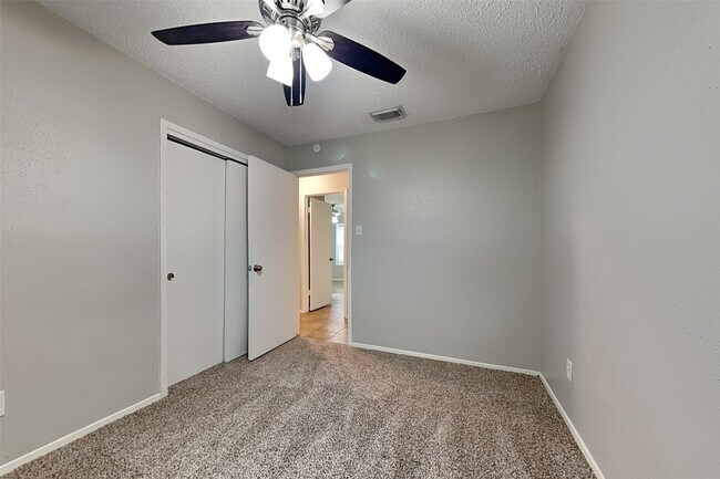 Building Photo - 18538 Spinney Ln