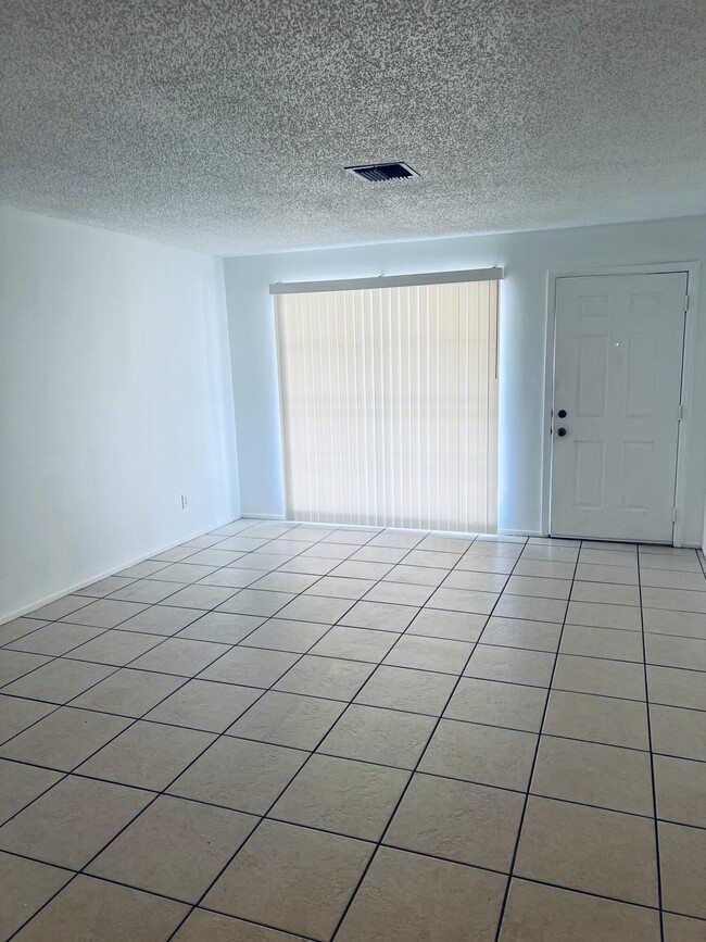 Building Photo - 4409 SE Hamilton Ln