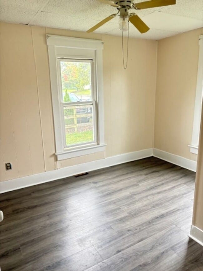 Building Photo - 710 E University Ave