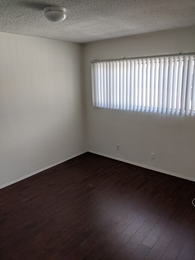 Building Photo - 1610 Barry Ave