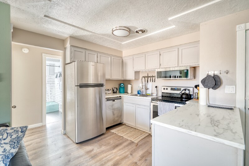 Building Photo - 4122-4128-4128 SE 65th Ave