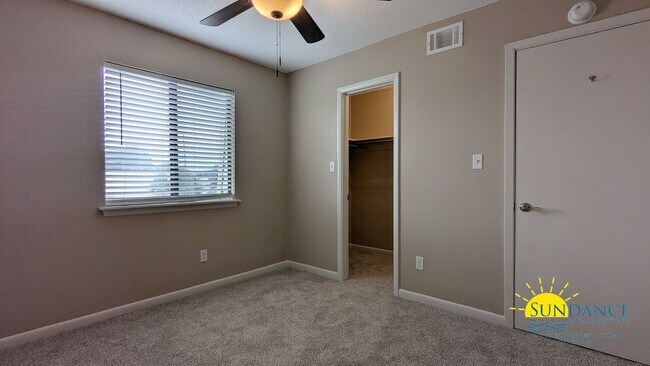 Building Photo - 2-Bedroom Condo with Direct Water Access and Scenic Views!