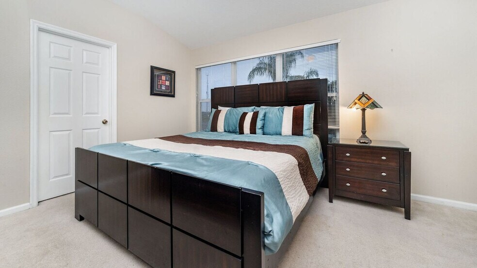 Building Photo - 8008 King Palm Cir