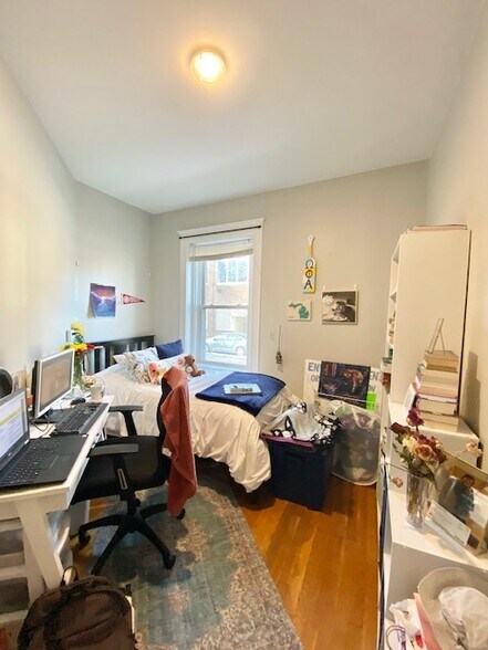 Building Photo - 170 Thorndike St