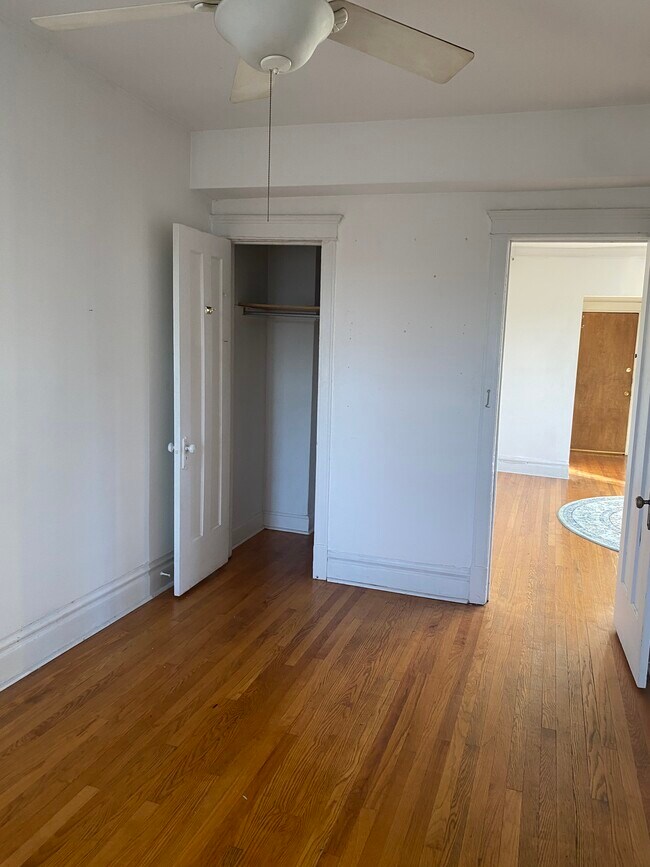 Bedroom - 2624 N Sawyer Ave