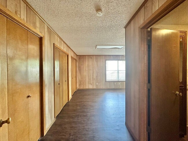 Building Photo - Spacious 3 bedroom 2 bathroom home in Tyler!