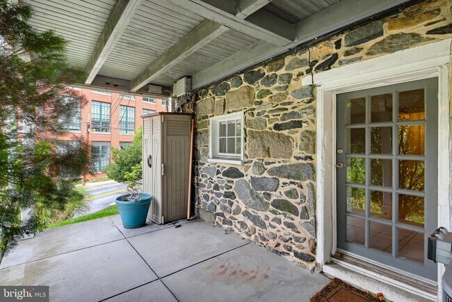 Building Photo - 871 Oella Ave