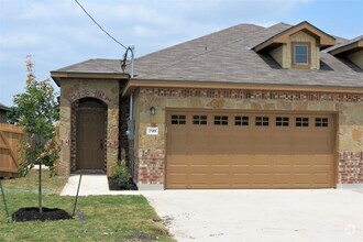 Building Photo - 3/2/2 off HWY 46 / Fridge / Interior Washe...