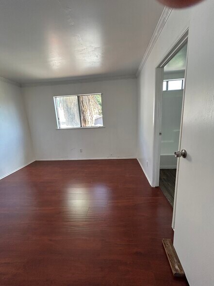 3rd room has personal restroom - 1156 N Chicago St