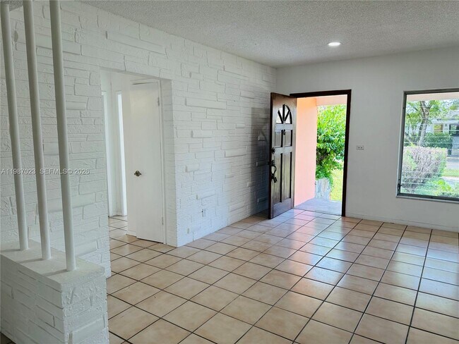 Building Photo - 5705 SW 39th St