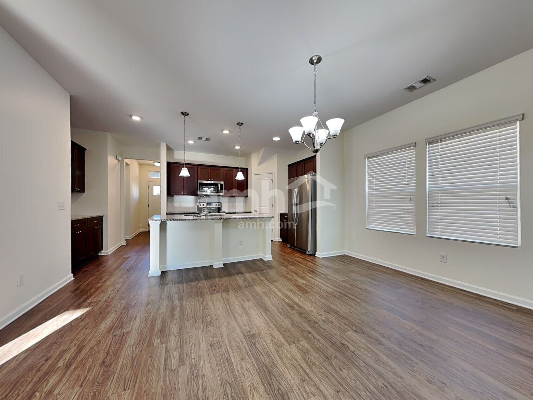 Building Photo - 202 Dogwood Cir