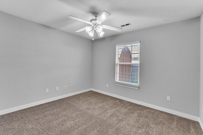 Building Photo - 3/2 Home with EV Charger, Great Outdoor Sp...