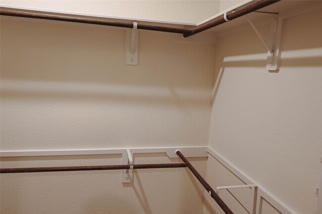 Building Photo - 3352 Vine Ter Trce