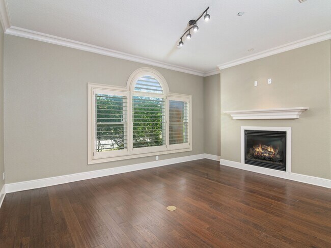 Building Photo - 123 Eaton St