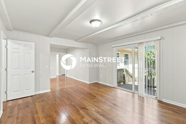 Building Photo - 3 Bedroom Pet-Friendly Home in Charlotte, NC with Main Street Renewal