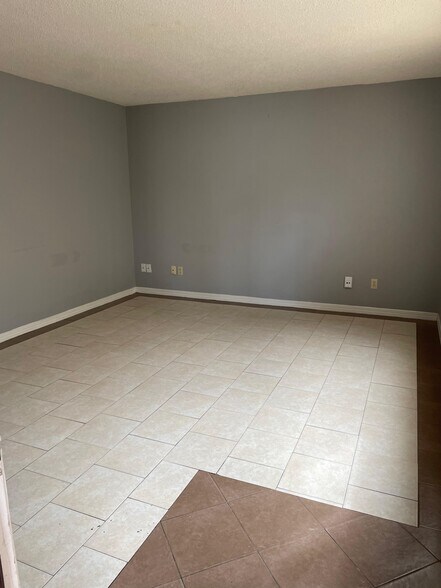 Building Photo - 471 Bentwood Ln