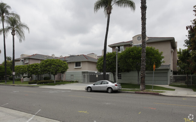 Building Photo - Park Promenade Apartments