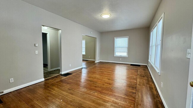 Building Photo - 843-845 Prince SE