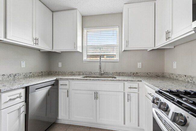 Building Photo - (OTR)2610-2612Dawso