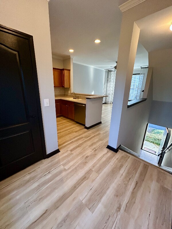 Building Photo - 1178 Village Ct SE