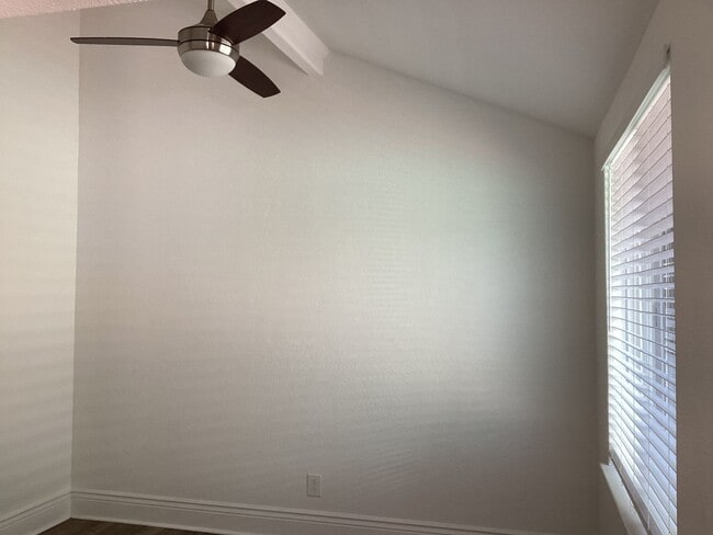 Building Photo - Quaint Seabright Unit