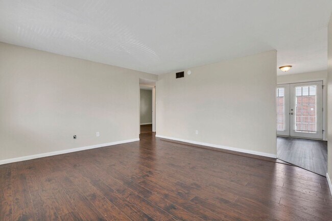 Building Photo - 861 Kingsford Rd