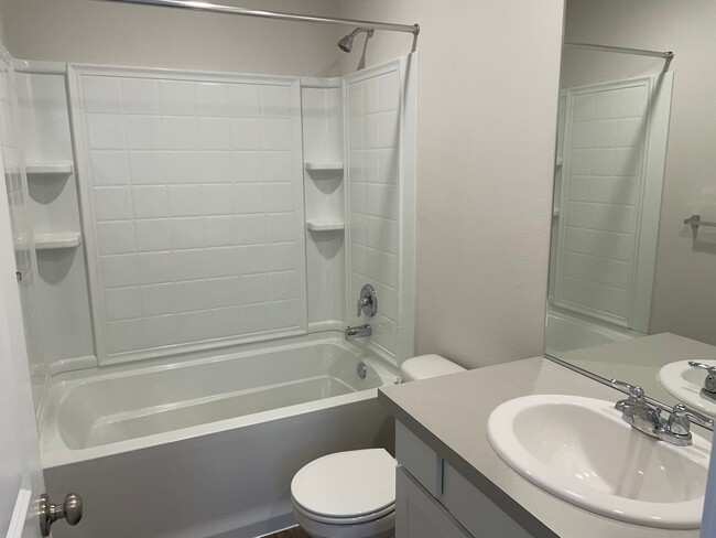 Building Photo - HALF OFF FIRST MONTHS RENT 3 Bed 2.5 Bath ...
