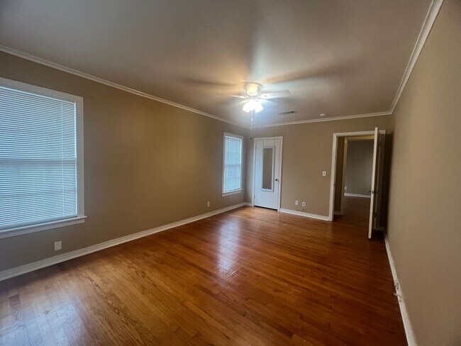 Building Photo - 4414 Akard Ave