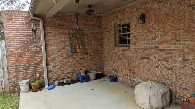 Building Photo - 3 Bedroom Home located in Magnolia Gardens...