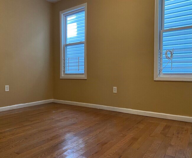 Building Photo - 601 S 17th St