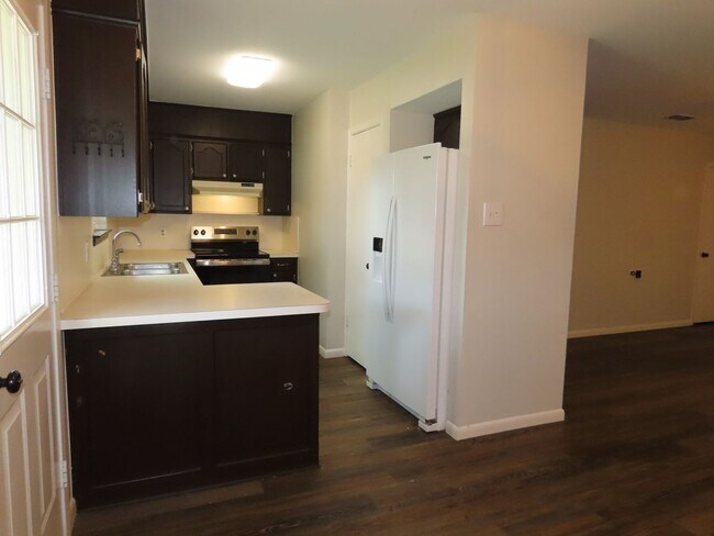 Building Photo - Spacious 4-Bedroom Home in Whitehouse ISD – Pet-Friendly with Large Fenced Yard! Bonus: Lawncare ...