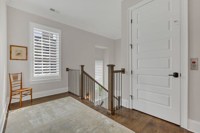 Building Photo - Rent Unfurnished or Fully Furnished - 4 Be...