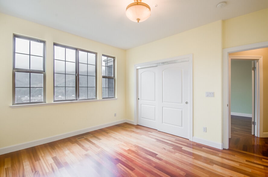 Building Photo - 55 Golden Aster Ct