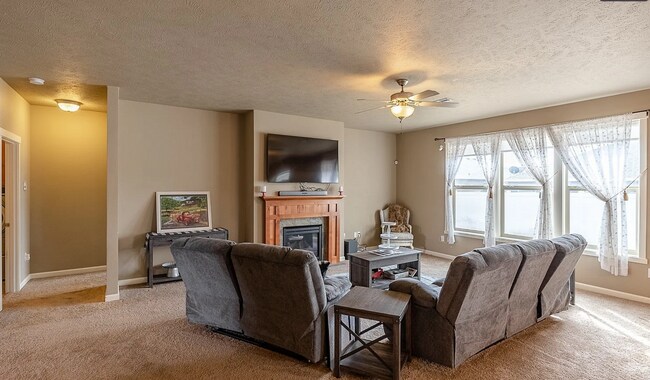 Building Photo - Beautiful Home In Mae Valley