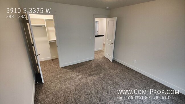 Building Photo - Modern 3 bed 2.5 bath TH for Rent in West ...