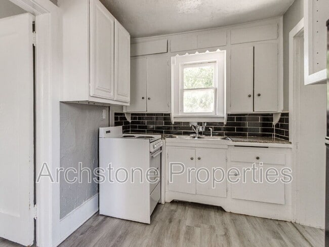 Building Photo - 4407 N Military Ave