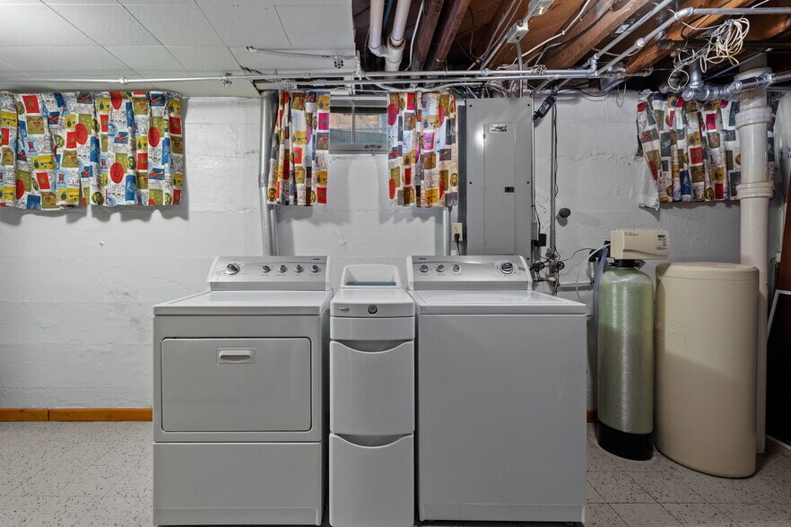 Building Photo - 1109 3rd St NW