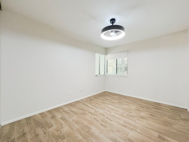 Building Photo - 3 N Mossrock Rd