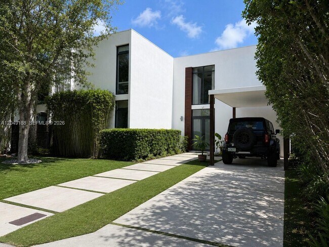 Building Photo - 8631 Arboretum Ln