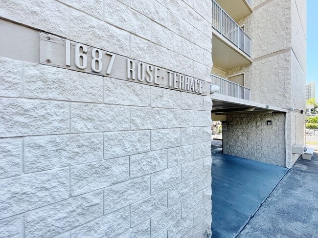 Building Photo - 1687 Pensacola St