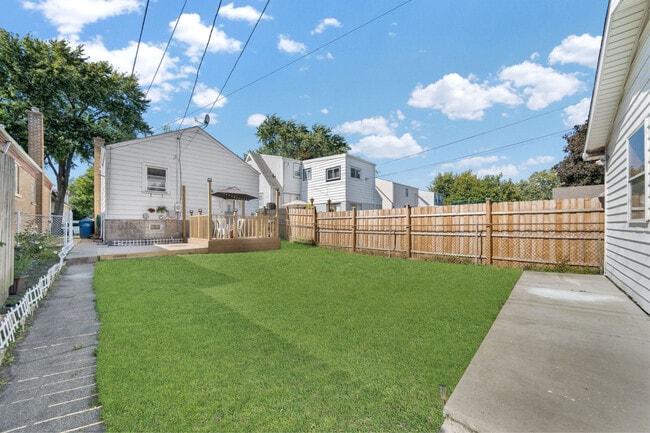 Building Photo - 9427 S Utica Ave